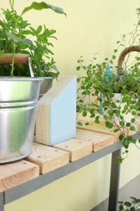 Kosolentisch aus Holzresten für den Garten bauen. Upcycling DIY von Gingered Things