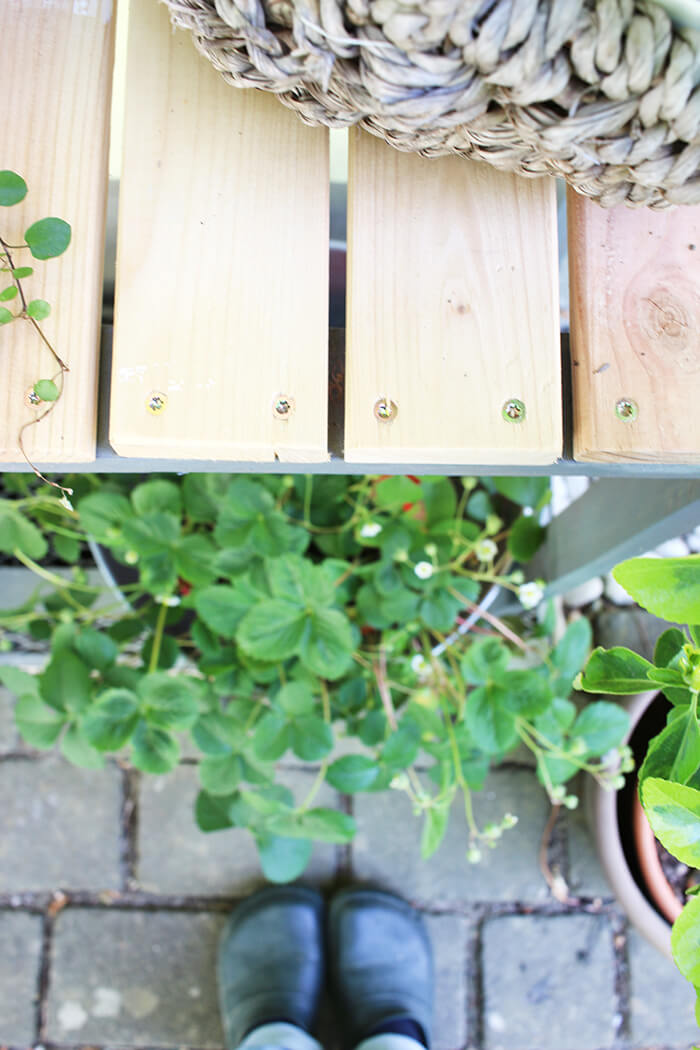 Kosolentisch aus Holzresten für den Garten bauen. Upcycling DIY von Gingered Things