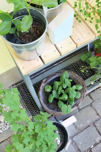 Kosolentisch aus Holzresten für den Garten bauen. Upcycling DIY von Gingered Things