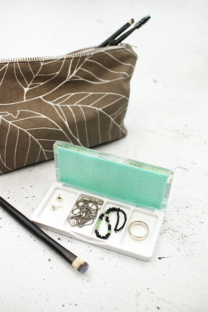 Upcycling DIY, wie aus einer Kosmetikverpackung ein Schmuckkästchen für die Handtasche wird