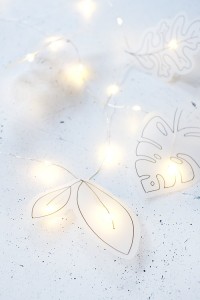 Lichterkette mit Blättern