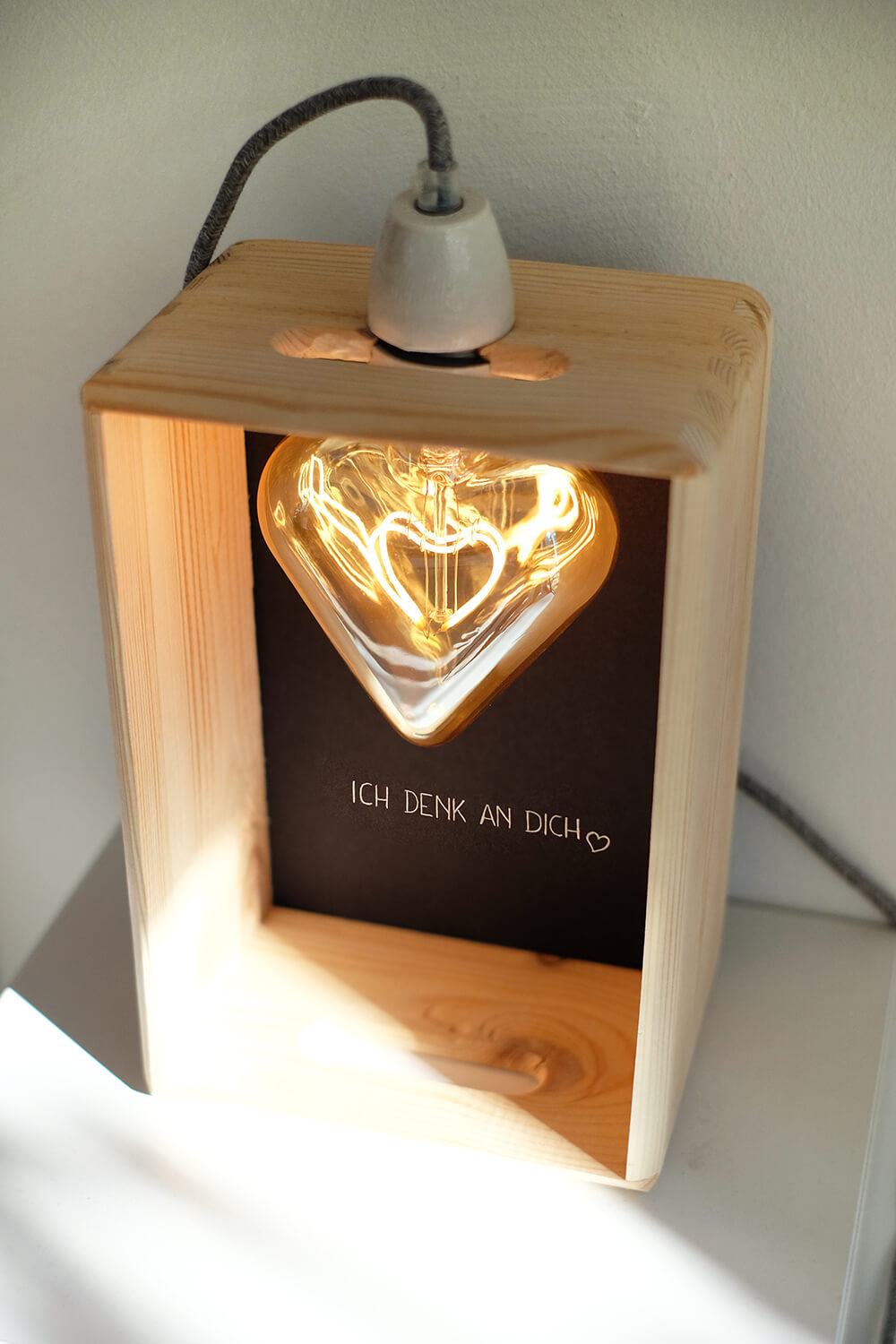 DIY Lampe mit Herz zum Muttertag selbst bauen