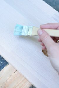 DIY beleuchteter Nachttisch zum Anlehnen - Gingered Things