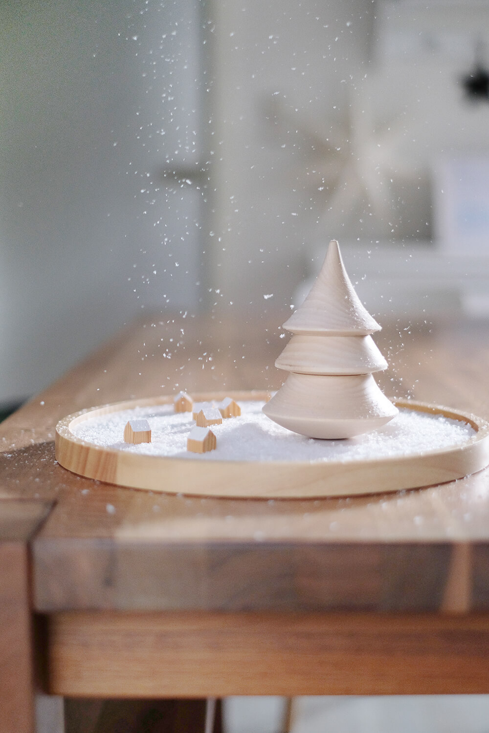 DIY Winterdorft aus Holz für die Weihnachtszeit - Gingered Things