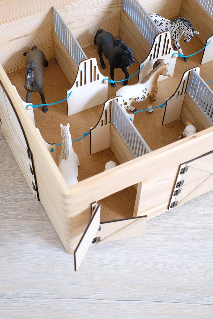 DIY Pferdestall, Koppel und Hindernisse für Schleichpferde mit Mr Beam