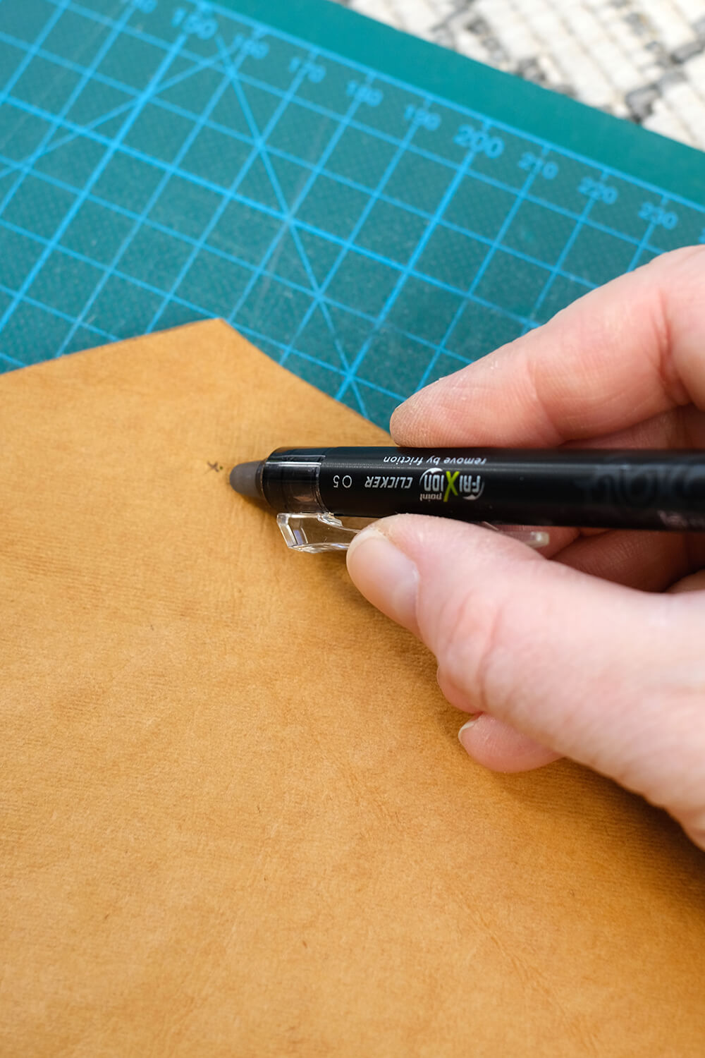 DIY Mäppchen / Etui für Stifte aus Nähpappe mit FriXion - Gingered Things